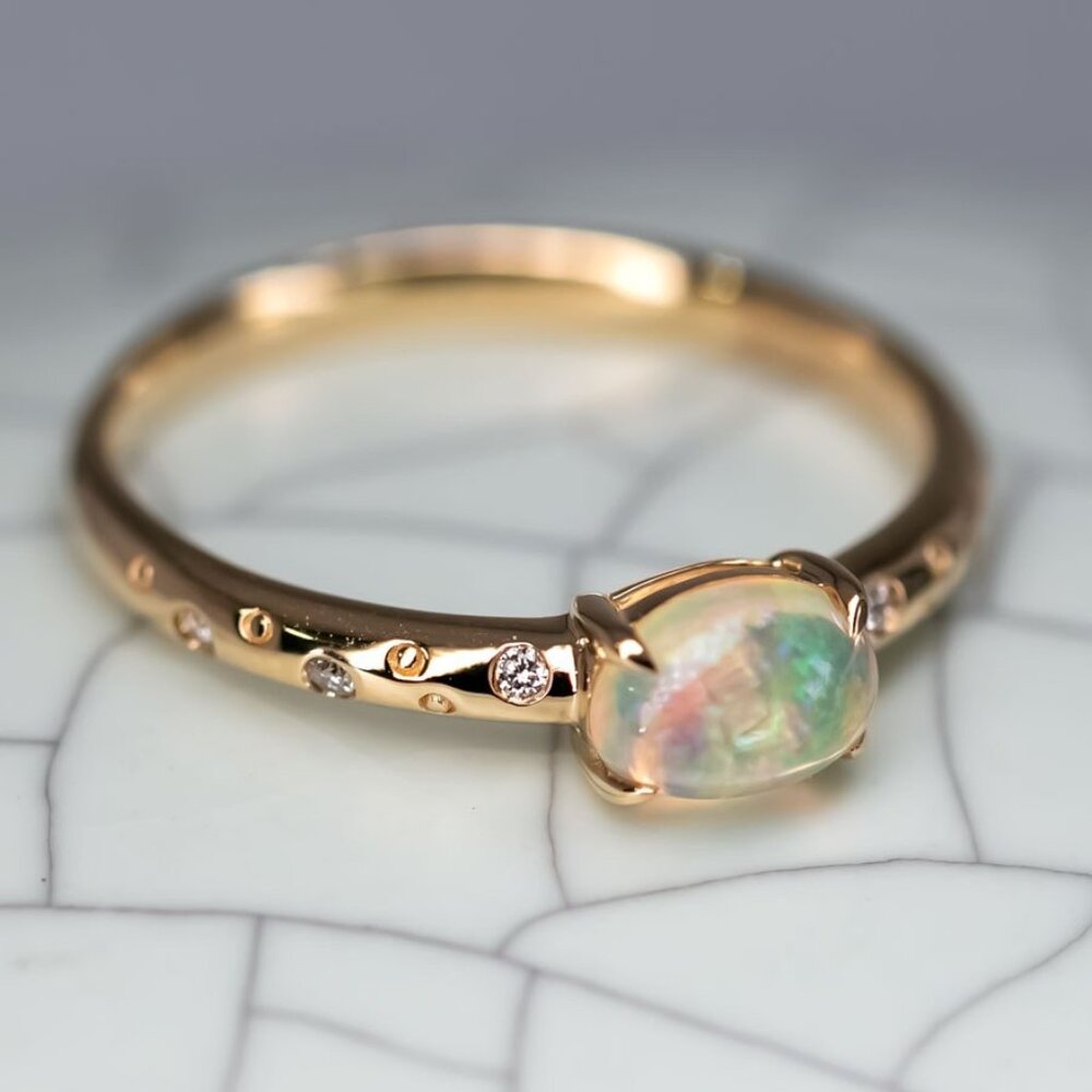 Exquisite 18K Gold Engagement Ring with Mexican Fire Opal Diamonds